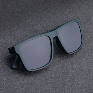 Gafas de sol polarizadas cuadradas de lujo para hombre, protección UV400, lentes TAC, montura de plástico y metal con estuche, color negro - Product Image 3