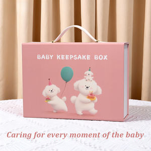 صندوق هدايا ورقي مغناطيسي مخصص بشعار للأطفال حديثي الولادة يحتوي على كريم للجسم وحلويات وباقات أحذية - Product Image 3