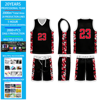 Seragam Basket Kustom Bernapas Ukuran Besar OEM Set Seragam Basket dengan Jersey dan Celana Pendek Bahan Polyester untuk Pertandingan Tim