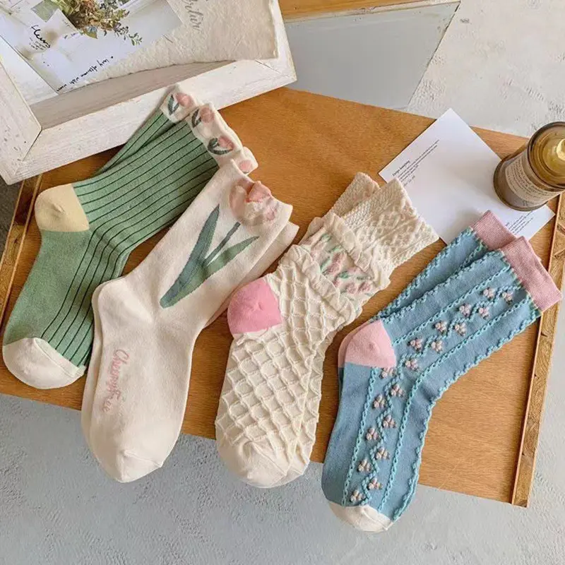 Großhandel lockere niedliche Socken schönes Blumenmuster Tulpe Mode Baumwolle Rundsocken Damen