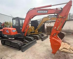 รถขุดไฮดรอลิกแบบตีนตะขาบ DOOSAN DH55 มือสอง ขนาด 5.5 ตัน เหมาะสำหรับงานจัดสวน งานเทศบาล และงานก่อสร้างฟาร์ม ขาย - Product Image 1