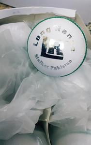 Balles de cricket blanches de qualité compétition, en cuir véritable faites à la main, balles de cricket de qualité export, balles dures pour l'entraînement et la pratique - Product Image 5