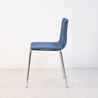 Chaise de salle à manger contemporaine moderne en tissu bleu sans accoudoirs avec pieds en métal chromé pour cuisine et café (vente en gros)