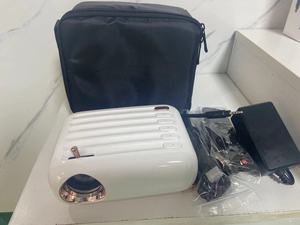 V1 5000 Lumens Smart 720P <span class=keywords><strong>Acheter</strong></span> un mini projecteur portable HD Lecteur de jeux Écran familial Multimédia Proyector - Product Image 6