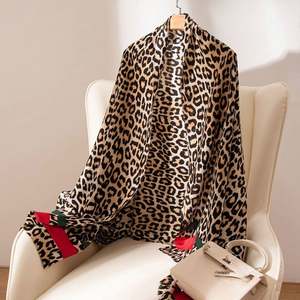Chal de Lana de Buena Calidad, Bufanda Pashmina Larga para Invierno, Cálida y Gruesa con Estampado de Leopardo para Mujer - Product Image 1