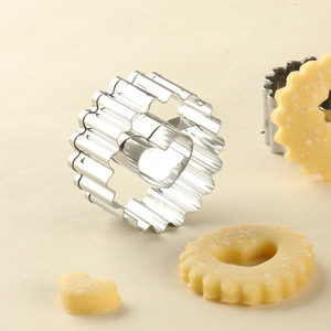 ชุดแม่พิมพ์คุกกี้คริสต์มาสแบบมีร่องอเนกประสงค์สำหรับไส้แยม น้ำผึ้ง หรือคัสตาร์ด สำหรับการอบขนมในช่วงเทศกาลของคุณ - Product Image 4