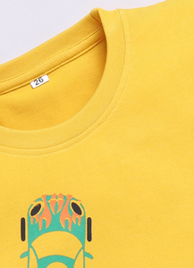 เสื้อยืดเด็กผู้ชายสีเหลืองผ้าฝ้ายลายรถแข่งพิมพ์ลายทันสมัยสวมใส่สบายผ้าระบายอากาศได้ดีเหมาะสำหรับใช้ในชีวิตประจำวัน - Product Image 3