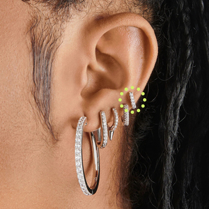 Boucles d'oreilles clous en argent sterling S925 avec diamant simple rangée, 18G, dos plat, pour piercing de cartilage, 8mm - Product Image 2