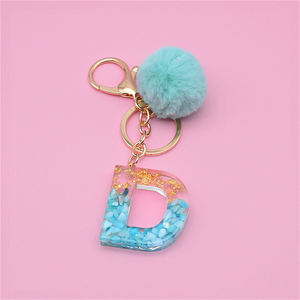 Colgante para llaves con letras y 26 iniciales, pompón esponjoso verde, bolso para chicas, abalorios para llavero con alfabeto de resina con degradado brillante - Product Image 6