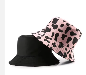 Sombrero de Pescador Reversible con Estampado de Vaca en Negro y Rosa, Diseño Personalizado de Fábrica BSCI Meidiney - Product Image 3