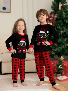 Groothandel bijpassende familiekerstpyjama's met kleine rendierletters bedrukt kerstpyjamaset - Product Image 3