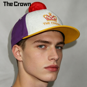 Casquette à visière plate 5 panneaux avec logo personnalisé, broderie chenille, blocs de couleur, pompon en sherpa, vente en gros - Product Image 1