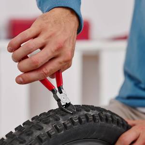 Pince coupante Knipex avec poignée en résine synthétique, fonctionnement manuel pour la réparation des pneus - Product Image 1