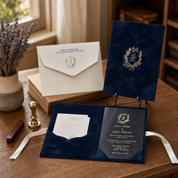 Suite d'invitations de mariage de luxe personnalisées en velours, avec menu en carton rigide doré et ruban, pour événements et banquets
