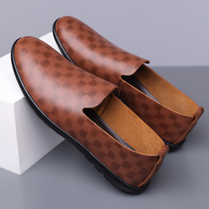 Mocassins Homme à Enfiler Bout Rond Logo Brodé Tige en PU Doublure Douce Semelle Intermédiaire en Caoutchouc Semelle Extérieure Motif Uni Tendance Chaussures Décontractées - Product Image 3