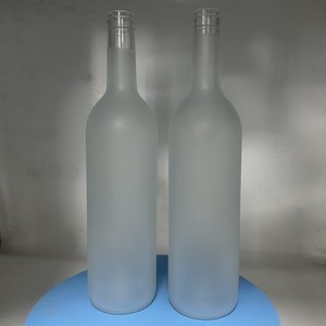 Prix de gros Personnalisé 750ml <span class=keywords><strong>Bouteille</strong></span> en verre dépoli <span class=keywords><strong>75cl</strong></span> <span class=keywords><strong>Bouteille</strong></span> de <span class=keywords><strong>vin</strong></span> rouge en verre <span class=keywords><strong>vide</strong></span> avec bouchon en liège <span class=keywords><strong>Bouteille</strong></span> en verre de <span class=keywords><strong>vin</strong></span> - Product Image 4