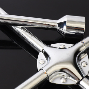 Clé à écrous croisée universelle robuste de <span class=keywords><strong>15</strong></span> <span class=keywords><strong>pouces</strong></span> pour roues de voiture - Product Image 2