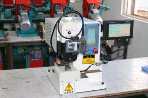 Máquina de prensado de correa de cobre Servo silencioso automático Precio de fábrica Equipo de fabricación de Cables para conexión de arnés de cables de cobre - Product Image 2