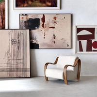 Fauteuil simple moderne avec accoudoirs en velours d'agneau crème pour mobilier de maison dans le salon et la chambre, style designer décontracté