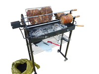 Barbecue et rôtissoire traditionnels grecs chypriotes au charbon de bois, brochettes de kebab, barbecue chypriote