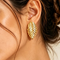 Boucles d'oreilles clous en acier inoxydable plaqué or, motif feuille texturé, bijoux botaniques ovales pour femme, usage quotidien, cadeau