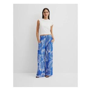 Pantalons de travail modernes pour femmes, conçus pour un confort optimal, favorisant la mobilité et la portabilité tout au long de la journée - Product Image 1