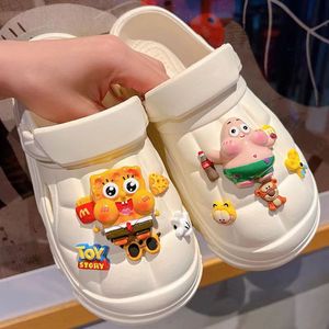 Offre Spéciale : Accessoires de Décoration Créatifs et Mignons pour Chaussures, Motifs Anime, pour Enfants, Idéaux pour Chaussures de Plage, Cadeau Promotionnel - Product Image 3