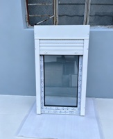 Fenêtre PVC oscillo-battante avec volet roulant en aluminium ventilé, antivol, étanche et insonorisé pour maison conteneur