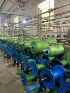 Preço de Fábrica Grama Verde Artificial 2mx25m / 4mx25m Anti-UV de Alta Densidade Grama Sintética para Jardim e Quintal - Product Image 5