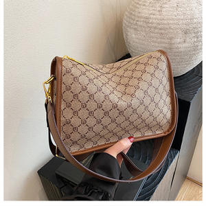 Nuevo Bolso Tote Retro de Punto con Bordado Impermeable y Correa Ancha para Hombro, Bolso Bandolera y Bolso de Axila con Diseño Floral Vintage - Product Image 4