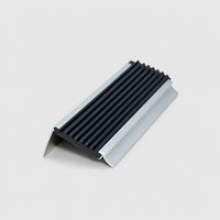 Profilé de sécurité antidérapant en PVC et aluminium en forme de L, auto-adhésif, sur mesure, pour marches de carrelage céramique, directement de l'usine