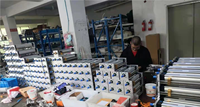 Machine de remplissage semi-automatique de pâtes alimentaires et de boissons avec buse de remplissage 1/2, haute précision, pour bouteilles en plastique et en verre de 200 ml