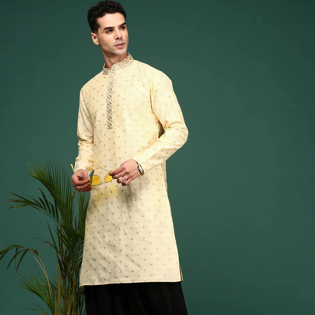 विशेष डिजाइनर कुर्ता पायजामा डिजाइन संग्रह पुरुषों की शलवार कमीज कढ़ाई वाली नेकलाइन के साथ थोक मूल्य पर थोक बिक्री पर