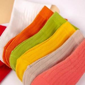 Chaussettes en coton de couleur unie confortables, style toutes saisons, sans compression sur les jambes, adaptées aux nouveau-nés, nourrissons et enfants de 0 à 3 ans, chaussettes pour bébés - Product Image 5