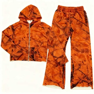 カスタマイズメンズ秋のサーマルアウトドアハンティングオレンジ花柄オールオーバープリントフリースフード付きスウェットシャツレジャースウェットパンツスーツ - Product Image 1