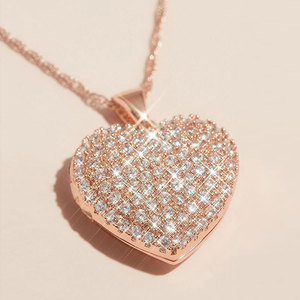 Ciondolo a Cuore in Oro Rosa con Cristalli e Strass, Micro Incastonatura, Regalo Romantico per Donne - Product Image 1