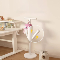 Meilleures ventes : Étagère à sacs à dos sur pied, support mural pour sacs à dos pour chambre d'étudiant, rangement métallique pour cartables pour chambre d'enfant
