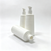 Bouteille Pompe Vide en HDPE Blanc 300ml, Cylindre Côtelé Horizontal, Corps Conique, Personnalisable avec Logo et Couleur, pour Shampoing, Gel Douche, Après-shampoing