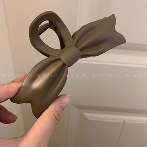 กิ๊บติดผมรูปปลาฉลามสีเบจครีมอ่อนโยนด้านหลังสไตล์ยุโรปและอเมริกัน - Product Image 6