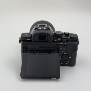 Appareil photo hybride <span class=keywords><strong>Sony</strong></span> A7 + objectif 28-70 F4 d'occasion, appareil photo hybride d'occasion A+, appareil photo hybride plein format d'occasion 24,3 MP avec Wi-Fi et écran tactile - Product Image 3