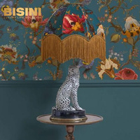 Lampe de table moderne et luxueuse pour salon, avec abat-jour décoratif exquis et support motif guépard haut de gamme