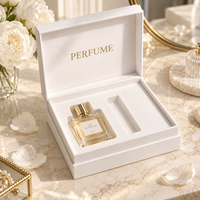 Boîte cadeau rigide de luxe avec logo personnalisé et insert sur mesure pour l'emballage de parfums, bougies et senteurs d'intérieur