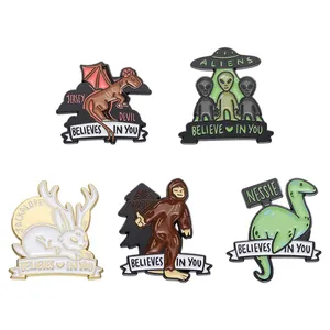 Broches BELIEVE IN YOU personalizados alienígenas dinosaurio esmalte pines insignias de solapa alfileres de animales de dibujos animados regalo al por mayor