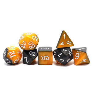 Venta al por mayor núcleo cubierto transparente poliedro conjunto acrílico dos tonos capa de <span class=keywords><strong>color</strong></span> dados poliédricos para el juego RPG en línea - Product Image 2