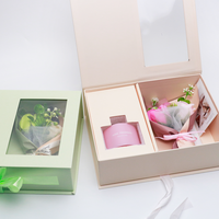 Coffret Cadeau Luxe Saint-Valentin en Gros : Bouquet de Roses Savon, Fleurs Artificielles et Diffuseur à Bâtonnets 120ml (Marque Privée)