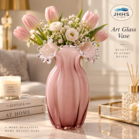 Vase en verre côtelé rose fait main avec bord festonné, récipient à fleurs en verre artistique pour la décoration de table de salon
