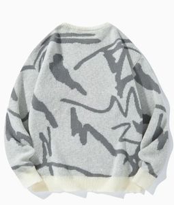 เสื้อสเวตเตอร์ถักลำลองคอกลมแขนยาวทรงหลวมของผู้ชายตกแต่งโลโก้ด้านหน้า - Product Image 2