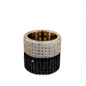 Bague unisexe de luxe en argent sterling 925 plaqué, sertie de cinq rangées de diamants CVD et de perles d'eau douce, design lèvres, certifiée IGI - Product Image 1