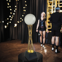 Honneur de Crystal Sports Event Metal Soccer Basket Golf Globe Ball avec tour en métal Crystal Ball Trophy Award for Souvenir