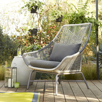 Ensemble de trois pièces de table et chaises de balcon en rotin pour l'extérieur/l'intérieur - Meubles élégants et modernes à structure en aluminium pour jardins de luxe